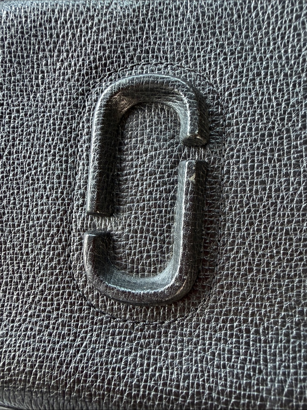 Marc Jacobs Black Pebbled Leather Camera Crossbody with Double-J Logo - Picture 2 of 9